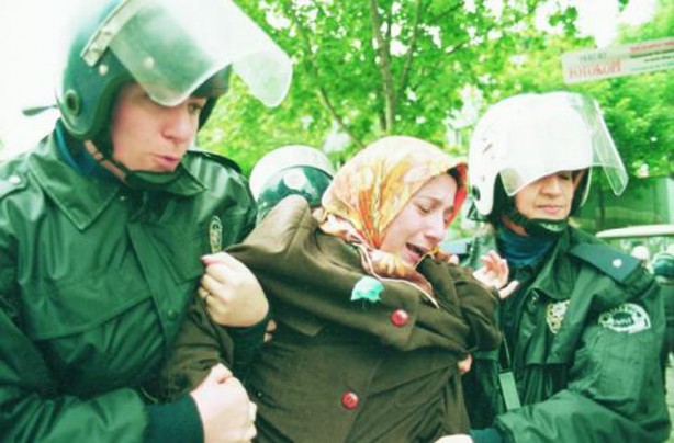 Foto - Dönemin zalimleri başörtüsü yasağını böyle uyguladı