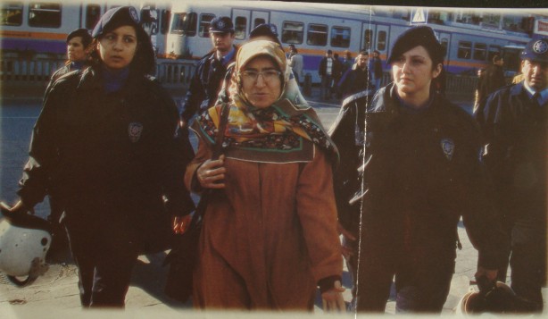 Foto - Dönemin zalimleri başörtüsü yasağını böyle uyguladı