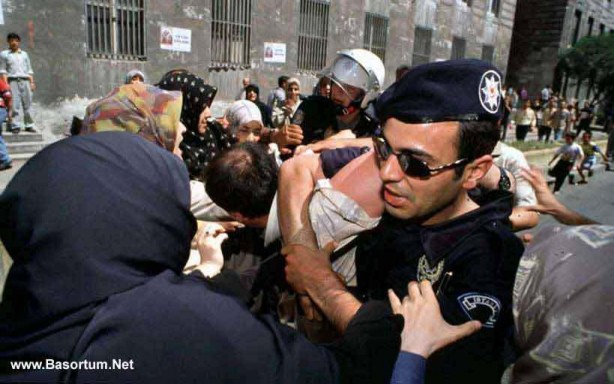 Foto - Dönemin zalimleri başörtüsü yasağını böyle uyguladı