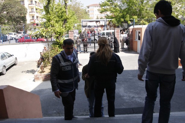 Foto - Dönemin zalimleri başörtüsü yasağını böyle uyguladı