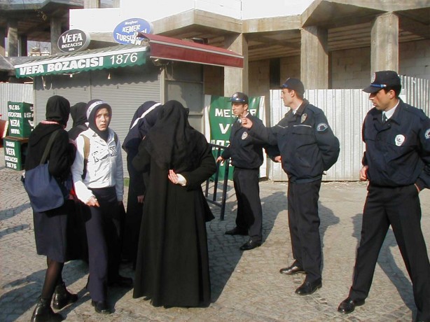 Foto - Dönemin zalimleri başörtüsü yasağını böyle uyguladı