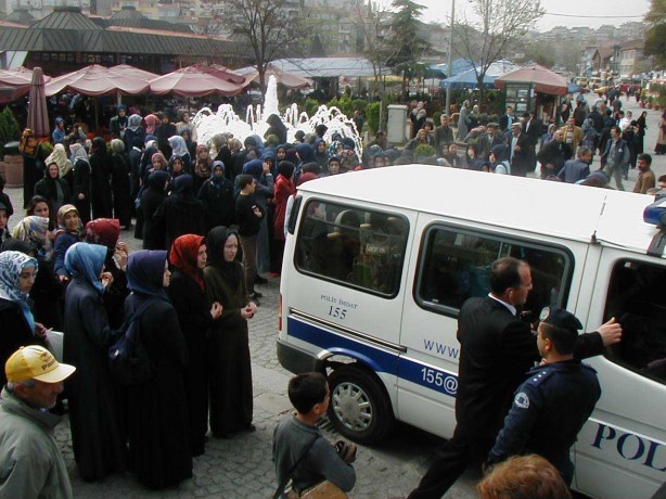 Foto - Dönemin zalimleri başörtüsü yasağını böyle uyguladı