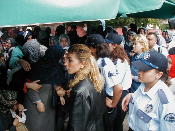 Foto - Dönemin zalimleri başörtüsü yasağını böyle uyguladı