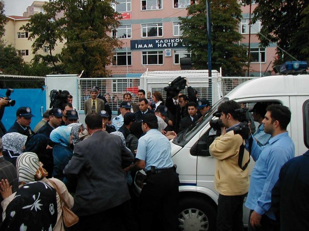 Foto - Dönemin zalimleri başörtüsü yasağını böyle uyguladı