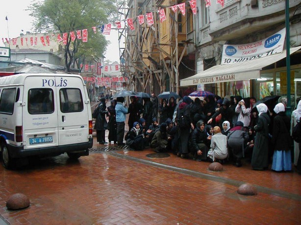Foto - Dönemin zalimleri başörtüsü yasağını böyle uyguladı