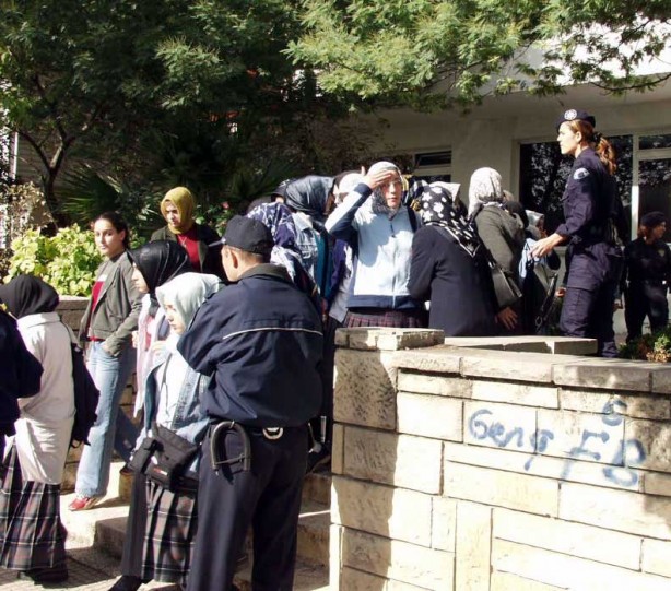 Foto - Dönemin zalimleri başörtüsü yasağını böyle uyguladı