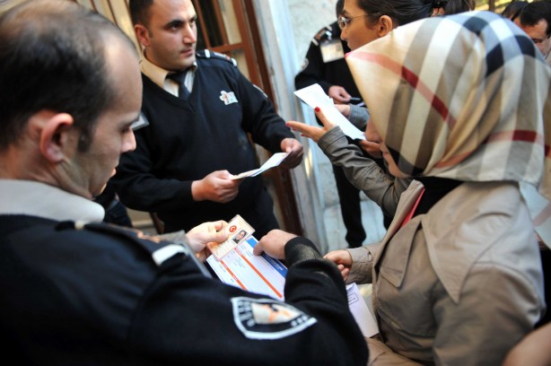 Foto - Dönemin zalimleri başörtüsü yasağını böyle uyguladı