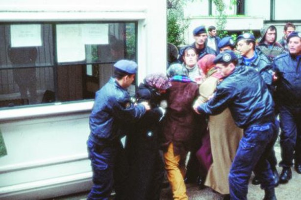 Foto - Dönemin zalimleri başörtüsü yasağını böyle uyguladı