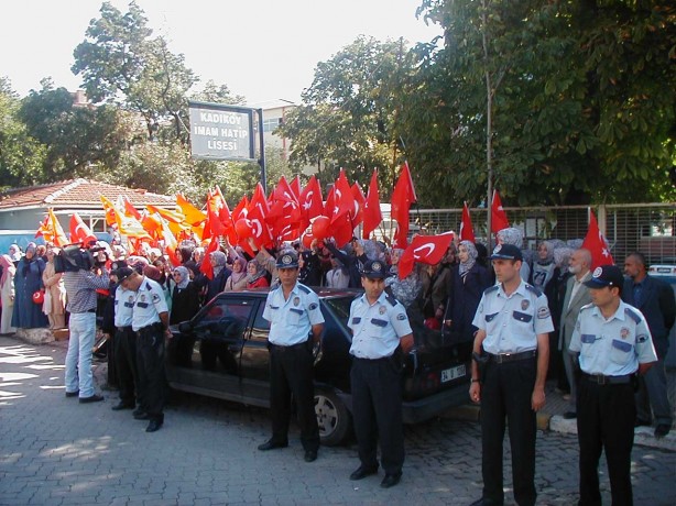 Foto - Dönemin zalimleri başörtüsü yasağını böyle uyguladı