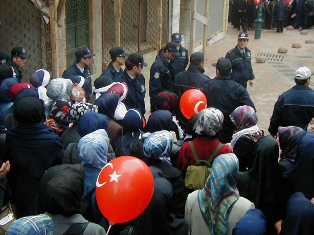 Foto - Dönemin zalimleri başörtüsü yasağını böyle uyguladı