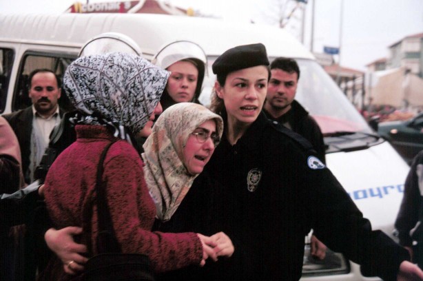 Foto - Dönemin zalimleri başörtüsü yasağını böyle uyguladı