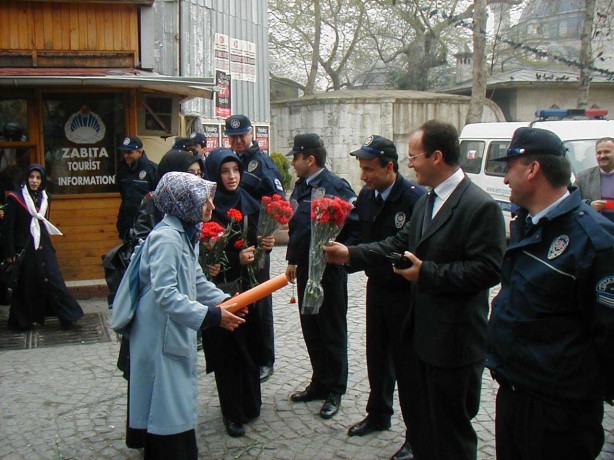 Foto - Dönemin zalimleri başörtüsü yasağını böyle uyguladı