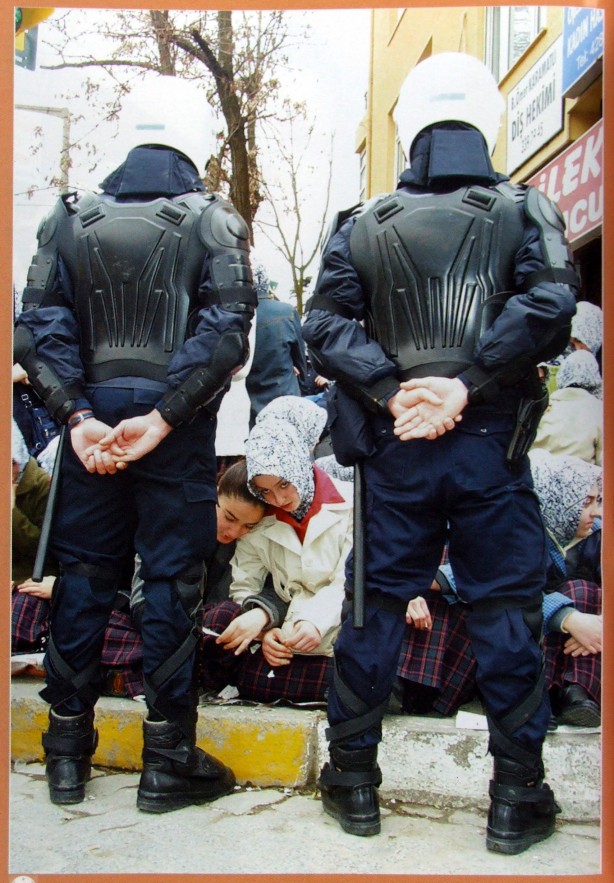 Foto - Dönemin zalimleri başörtüsü yasağını böyle uyguladı