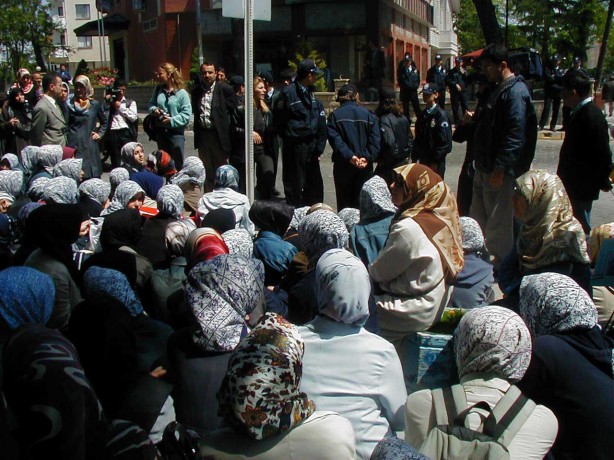 Foto - Dönemin zalimleri başörtüsü yasağını böyle uyguladı
