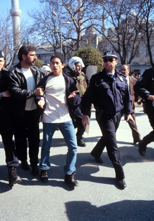 Foto - Dönemin zalimleri başörtüsü yasağını böyle uyguladı