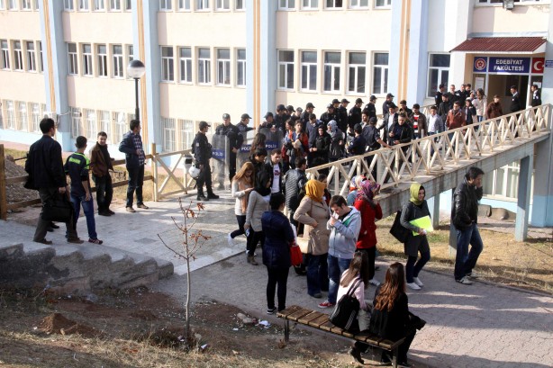 Foto - Dönemin zalimleri başörtüsü yasağını böyle uyguladı