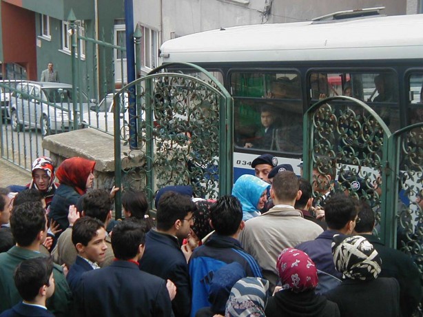 Foto - Dönemin zalimleri başörtüsü yasağını böyle uyguladı