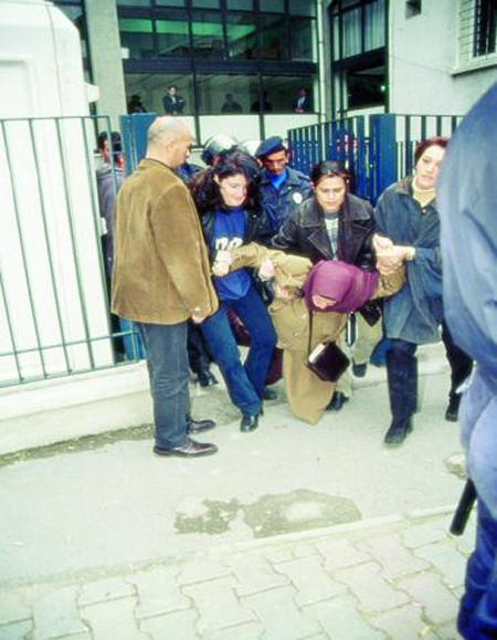 Foto - Dönemin zalimleri başörtüsü yasağını böyle uyguladı