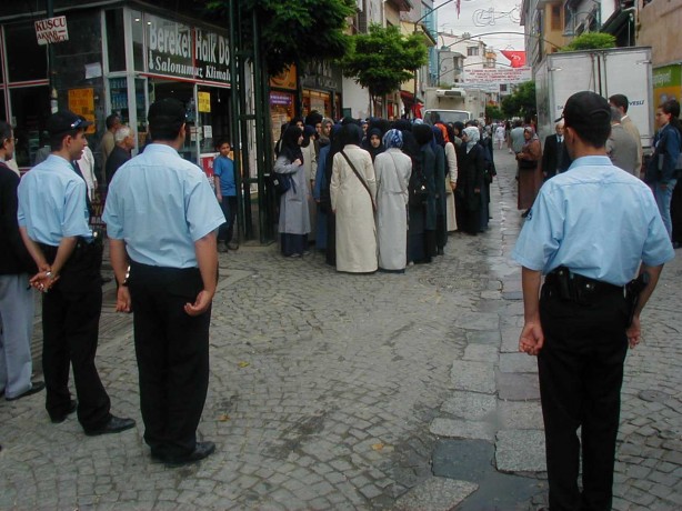 Foto - Dönemin zalimleri başörtüsü yasağını böyle uyguladı