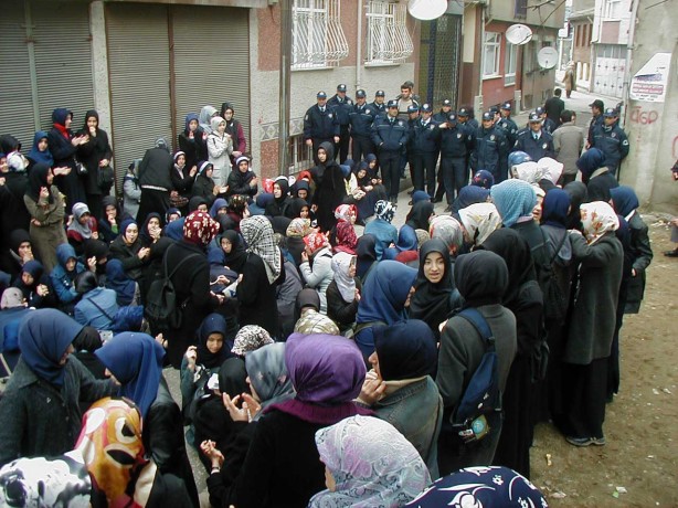 Foto - Dönemin zalimleri başörtüsü yasağını böyle uyguladı