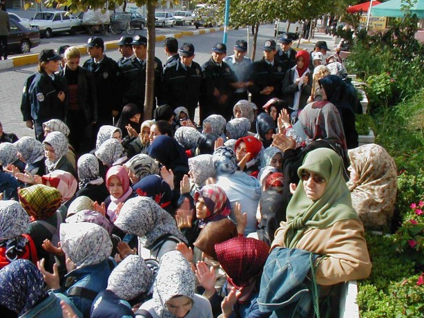 Foto - Dönemin zalimleri başörtüsü yasağını böyle uyguladı