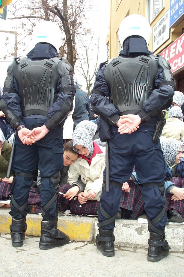 Foto - Dönemin zalimleri başörtüsü yasağını böyle uyguladı