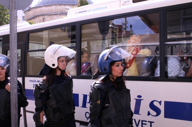 Foto - Dönemin zalimleri başörtüsü yasağını böyle uyguladı