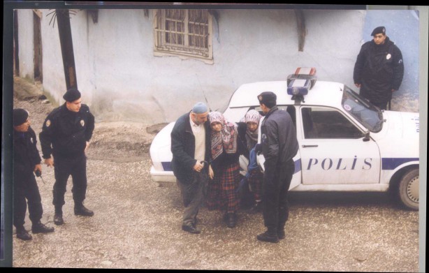 Foto - Dönemin zalimleri başörtüsü yasağını böyle uyguladı