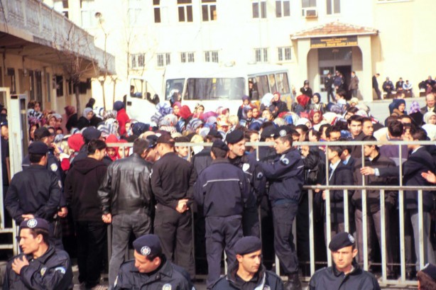 Foto - Dönemin zalimleri başörtüsü yasağını böyle uyguladı