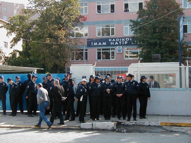 Foto - Dönemin zalimleri başörtüsü yasağını böyle uyguladı