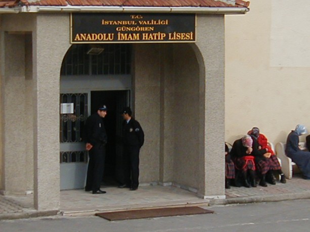 Foto - Dönemin zalimleri başörtüsü yasağını böyle uyguladı