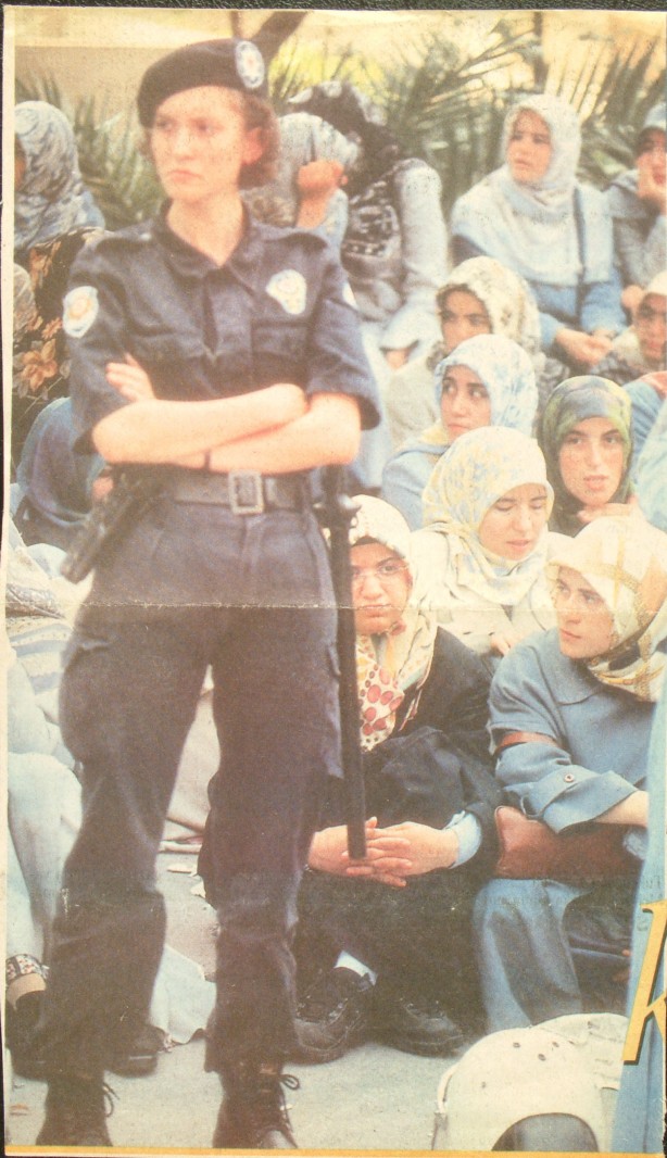 Foto - Dönemin zalimleri başörtüsü yasağını böyle uyguladı