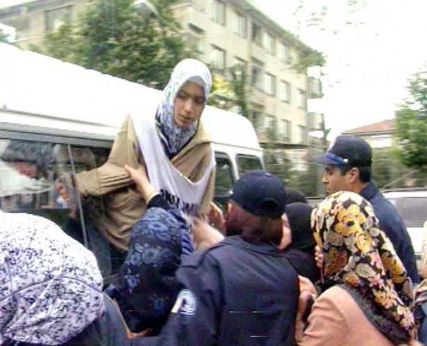 Foto - Dönemin zalimleri başörtüsü yasağını böyle uyguladı