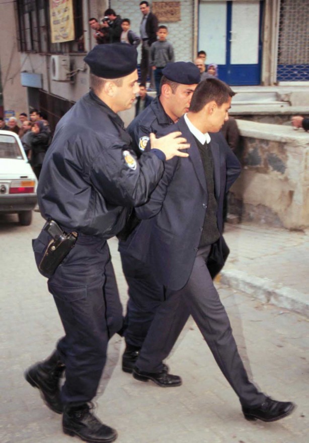 Foto - Dönemin zalimleri başörtüsü yasağını böyle uyguladı