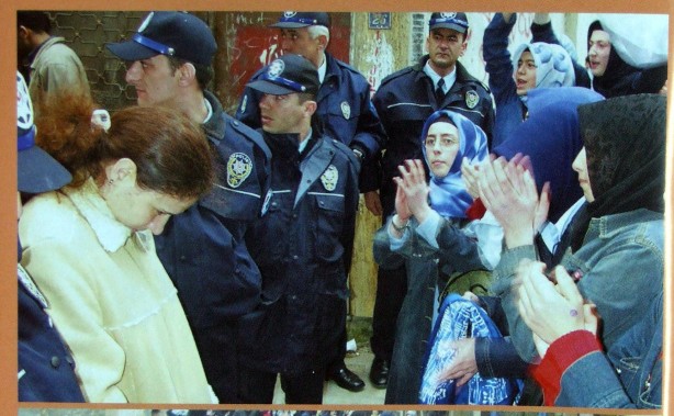 Foto - Dönemin zalimleri başörtüsü yasağını böyle uyguladı