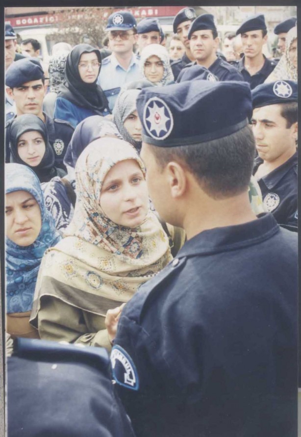 Foto - Dönemin zalimleri başörtüsü yasağını böyle uyguladı