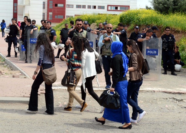 Foto - Dönemin zalimleri başörtüsü yasağını böyle uyguladı