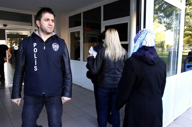 Foto - Dönemin zalimleri başörtüsü yasağını böyle uyguladı