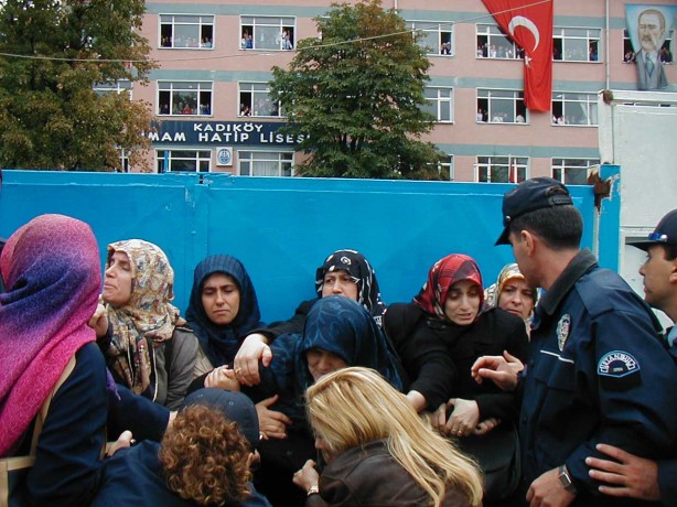 Foto - Dönemin zalimleri başörtüsü yasağını böyle uyguladı