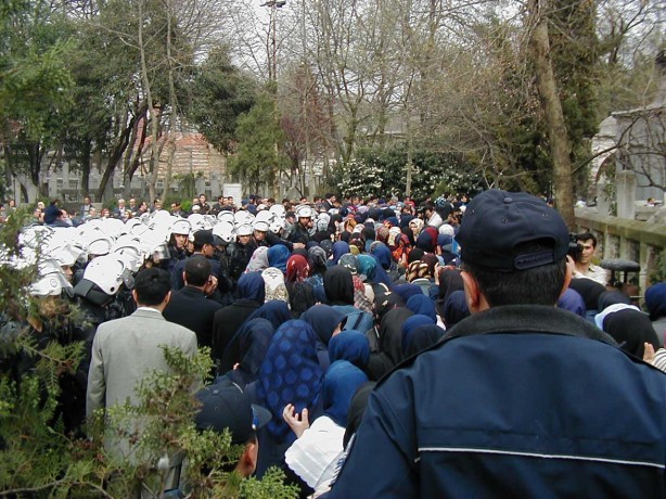 Foto - Dönemin zalimleri başörtüsü yasağını böyle uyguladı
