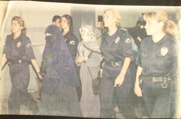 Foto - Dönemin zalimleri başörtüsü yasağını böyle uyguladı