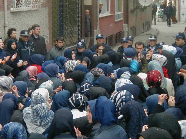 Foto - Dönemin zalimleri başörtüsü yasağını böyle uyguladı