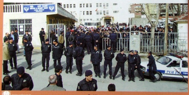 Foto - Dönemin zalimleri başörtüsü yasağını böyle uyguladı