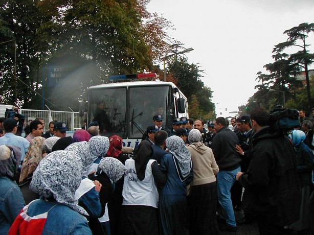 Foto - Dönemin zalimleri başörtüsü yasağını böyle uyguladı