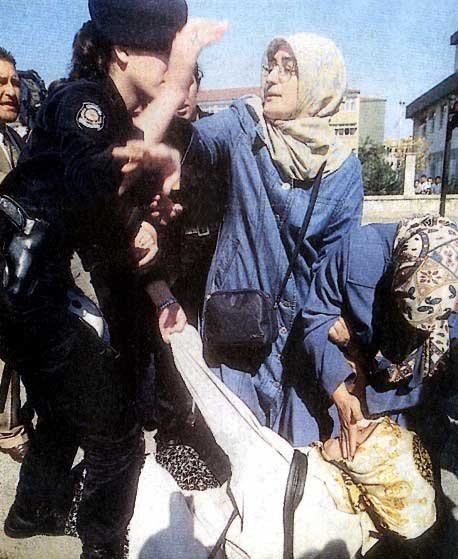 Foto - Dönemin zalimleri başörtüsü yasağını böyle uyguladı