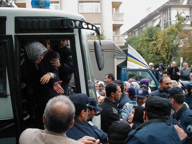 Foto - Dönemin zalimleri başörtüsü yasağını böyle uyguladı