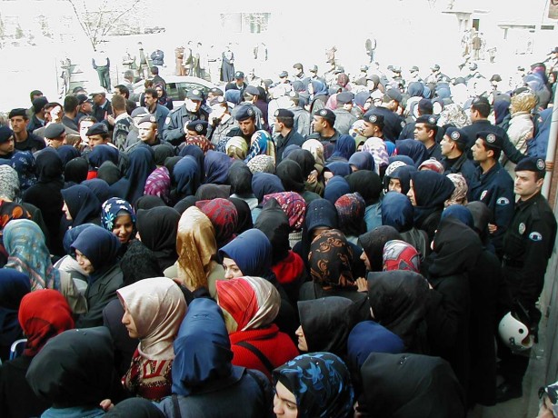 Foto - Dönemin zalimleri başörtüsü yasağını böyle uyguladı