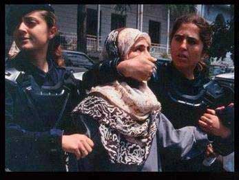 Foto - Dönemin zalimleri başörtüsü yasağını böyle uyguladı