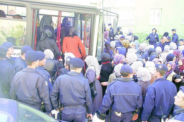 Foto - Dönemin zalimleri başörtüsü yasağını böyle uyguladı