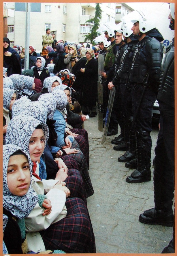 Foto - Dönemin zalimleri başörtüsü yasağını böyle uyguladı